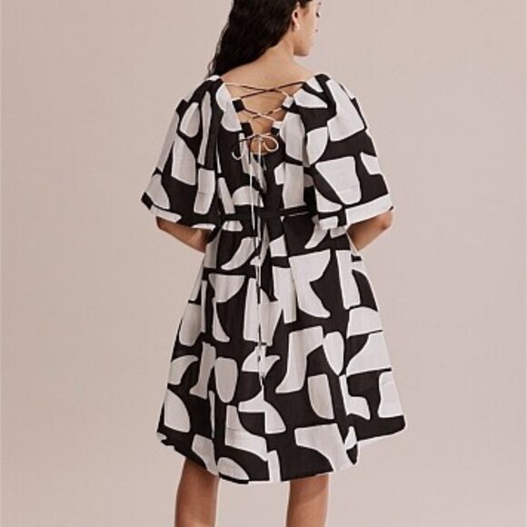 Country Road Print Tuck Dress - Picture 4 of 4